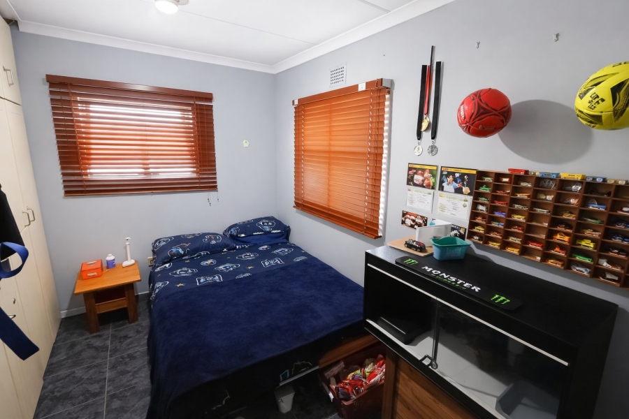 5 Bedroom Property for Sale in Bothasig Western Cape